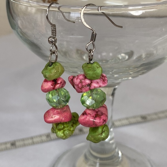 Funky pink and green textured bead bracelet earrings set - Picture 3 of 4